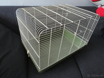 Prodám tuto větší klec pro zvířátka.