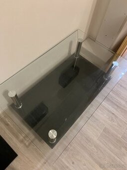 Starší skleněný stůl