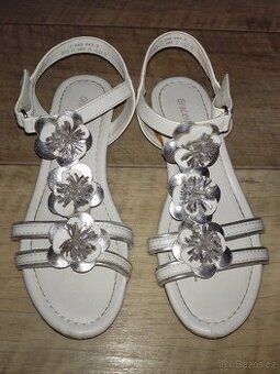 Sandálky bílé vel.32 (spíš 31)