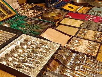 SBĚRATEL KOUPÍ STŘÍBRNÉ PŘÍBORY A JINÉ PŘEDMĚTY I Z ALPAKY