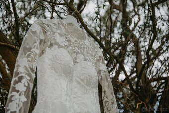 Krajkové svatební šaty - 1