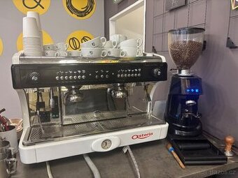 Profesionální dvoupákový kávovar astoria