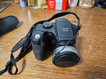 Fuji FinePix S5700