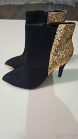 Krásné nízké kozačky