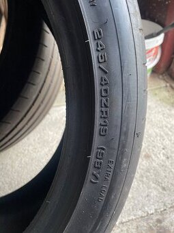 245/40r19