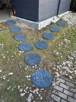 Gumové nášlapy do zahrady