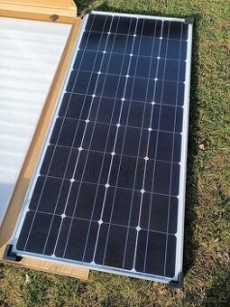 Fotovoltaický monokrystalický panel.