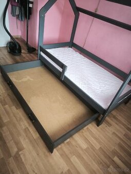 Dětská postel - domeček