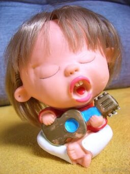 Stará gumová panenka, retro figurka 12 cm