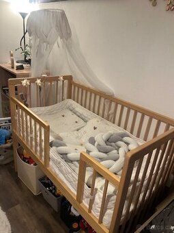 Dětská dřevěná postýlka