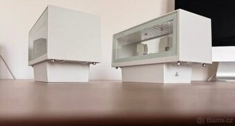 Venkovní nástěnná svítidla, kovové, skleněný kryt.