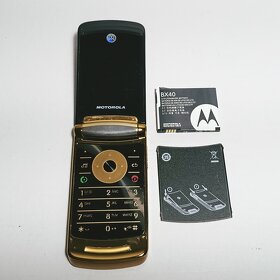 Motorola Razr V8 Gold, mobilní telefon - 1