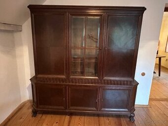 Stylový starožitný kredenc / příborník – vhodný na renovaci