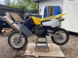 Suzuki RM 80 model 1996 - boční stojánek