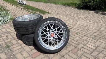 Kola na BMW R18