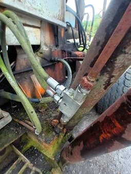 Prodám nakladač UNHZ 750