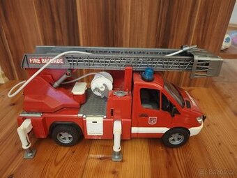 Bruder hasičské auto Mercedes