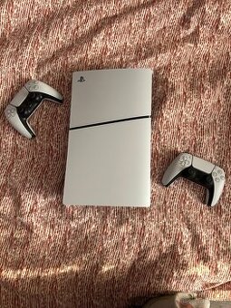 PlayStation 5 s mechanikou + 2 ovladače
