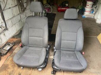 Přední sedadla na BMW 530e60 - 1
