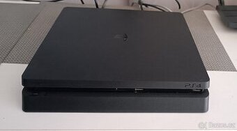 Prodám PS 4 Slim, 3 ovladače,servis 11/2024.
