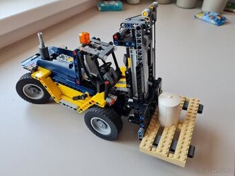 Lego Technic 42079 odtahovka + vysokozdvih - 1