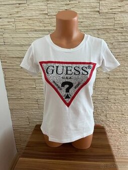 Krásné ikonické bílé tričko GUESS - vel. 38