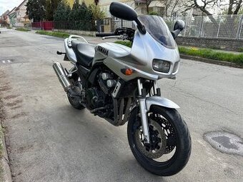 Yamaha FZS 600