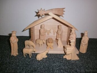 Ručně vyřezávaný dřevěný betlém 14a1