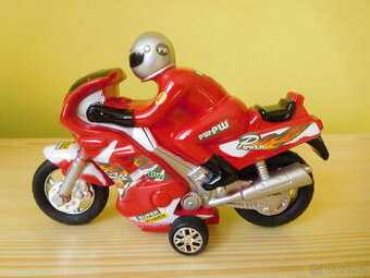 Motorka, kostky, hodiny, puzzle