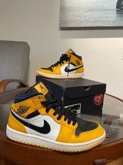 Air Jordan 1 Mid Taxi (EU 41)