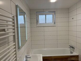 Pronájem bytu 2+1, cihlový dům, centrum Ostrova - 1