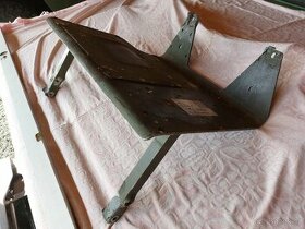 Hmmwv - stolek radiostanice