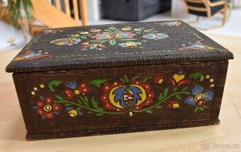 Stará rustikální dřevěná kazeta