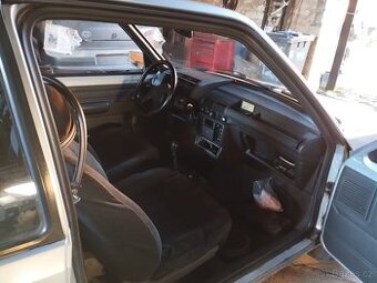 Peugeot 205 1.8 D (1986) – kompletní vůz bez TP + spousta ná