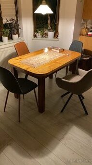 Jídelní stůl masiv - 1