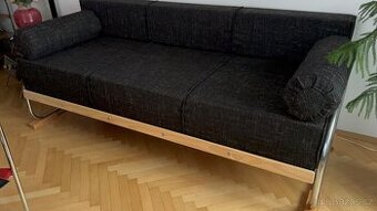 Chromovaný gauč po renovaci