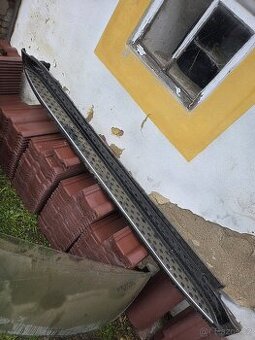 Mercedes GL pravý nášlap