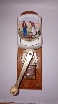 Prodám starší francouzský nástěnný mlýnek na kávu