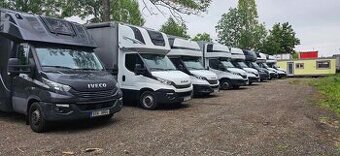 Řidič B, plachtová dodávka mezinárodní