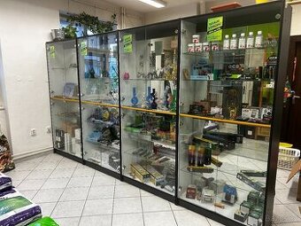 prosklené skříně - vitríny