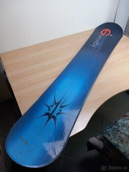 Snowboard značky Ignite Snowboards