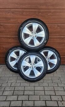Zánovní zimní Alu kola s TPMS senzory ŠKODA 215/55 r17
