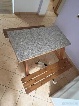 Zahradní lavice se stolem