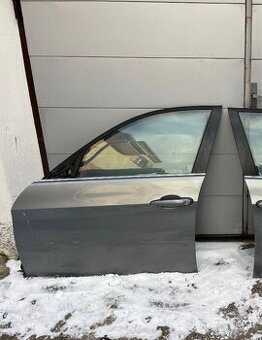 BMW E90 E91 leví přední dveře