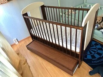 Dřevěná dětská postýlka