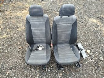 Přední sedačky BMW E87