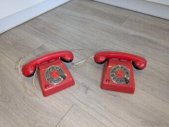 Sada stolních telefonů