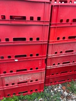 Prodám červené masové přepravky