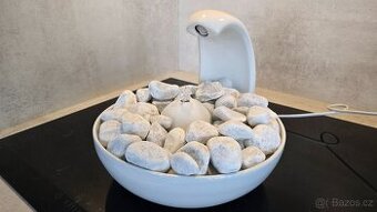 Dekorativní kočičí fontána