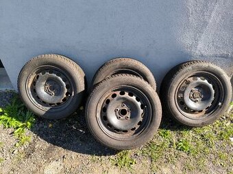 Zimní pneu Goodyear, plechové disky R16